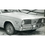 Amerikai autó, Plymouth Barracuda bemutatója, Budapest, Városliget, Ipari vásár, USA gépkocsi, jármű, közlekedés, szocializmus, 1960-as évek, Eredeti fotó, papírkép.  