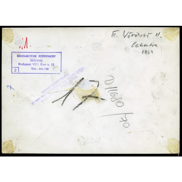 Nagyobb méret, használtcikk, használt ruhák boltja, Budapest, Óbuda, Vörösvári út 11., az épületet 1968-ban lebontották, üzlet, kirakat, szocializmus, helytörténet, 1960-as évek, Eredeti fotó, papírké