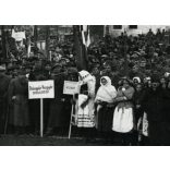 A 100. gépállomás avató ünnepség, Tard, parasztok Tard, Diósgyőr feliratú táblákkal, népviselet, néprajz, helytörténet, Borsod-Abaúj-Zemplén megye, 1948. december 5., 1940-es évek, kommunizmus. Eredet