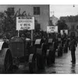 Új MÁVAG traktorok felvonulása, Székesfehérvár, jármű, MÁVAG (Magyar Királyi Állami Vas-, Acél- és Gépgyárak)  helytörténet, mezőgazdaság, Fejér megye, 1948. június,1940-es évek, kommunizmus. Eredeti 