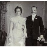 Botár műterem, Torda, Erdély, esküvői  portré, menyasszony, vőlegény, bajusz, virág, ünnep, monarchia, 1890-es évek, Eredeti kabinetfotó.