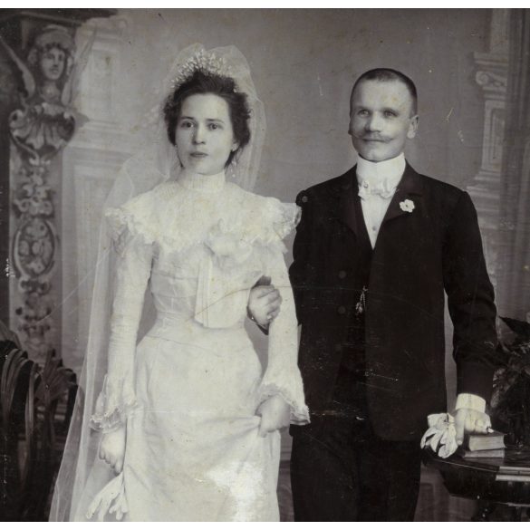 Botár műterem, Torda, Erdély, esküvői  portré, menyasszony, vőlegény, bajusz, virág, ünnep, monarchia, 1890-es évek, Eredeti kabinetfotó.