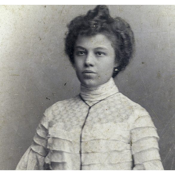 Nagyobb méret, Gere István műterme, Sepsiszentgyörgy, Erdély, elegáns nő legyezővel, portré,  1900-as évek, Eredeti kabinetfotó.  