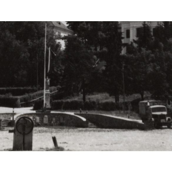 Országzászló Székelyudvarhelyen, Szent Miklós-templom, teherautó, Erdély, Székelyudvarhely, Hargita megye, utcakép, Horthy-korszak, egyház, vallás, helytörténet, 1940-es évek, Eredeti fotó, 