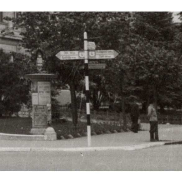 A Hunyadi téri színház, Kolozsvár, Kolozs megye, Erdély, utcakép, Horthy-korszak, épület, táblák, helytörténet, 1940-es évek, Eredeti fotó, papírkép.   