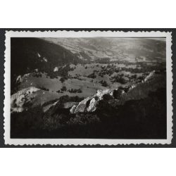   Kilátás az Almási tetőről, Mikóújfalu, Kovászna, Erdély, Horthy-korszak, természet, hegység, helytörténet, 1940-es évek, Eredeti fotó, papírkép.   
