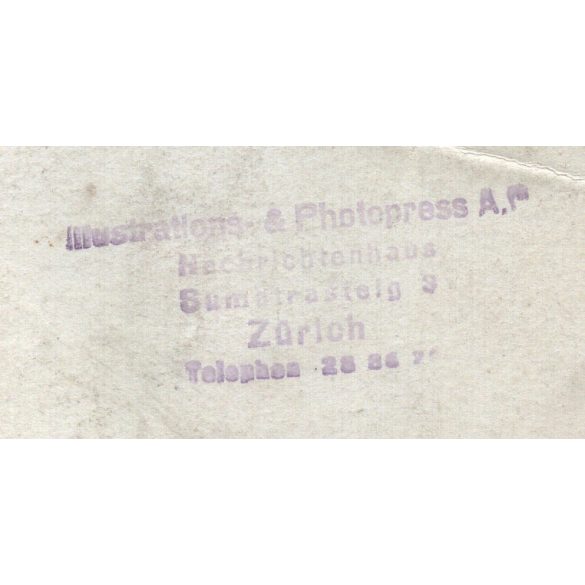 Nagyobb méret, Szendrő István fotóművész (1908-2000) korcsolyázik, tél, korcsolya, 1930/40-es évek. Eredeti, pecséttel jelzett, fotó, papírkép, sérülésekkel..