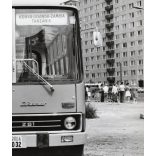 Nagyobb méret! Az Ikarus 281 típusú, afrikai exportra (Kenya-Uganda-Zambia-Tanzánia) készített gépjárműve, csuklós busz, tábla, jobb oldali kormány, közlekedés, közlekedéstörténet, 1970-es évek, 