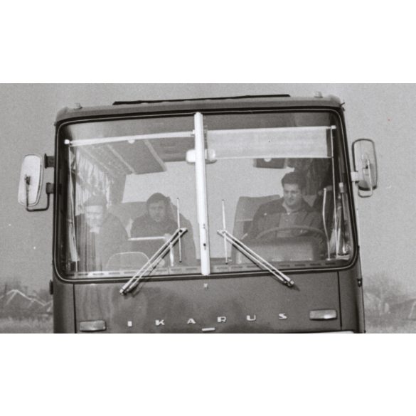 Nagyobb méret! Az Ikarus 250 típusú gépjárműve a tesztpályán, Magyarország, jármű, busz, közlekedéstörténet, 1970-es évek, Eredeti fotó, papírkép.   