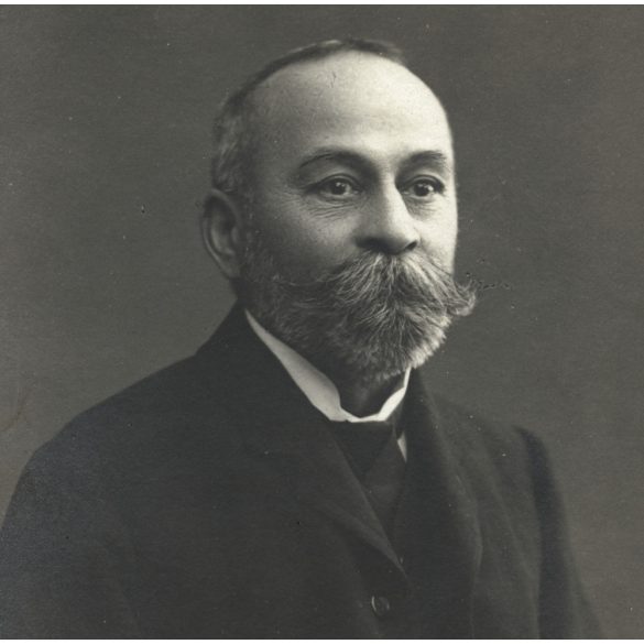 Dunky Fivérek műterme, Kolozsvár, Erdély, elegáns szakállas úr portréja, monarchia, 1890-es évek, Eredeti CDV, vizitkártya fotó.   