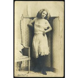   Csinos nő kombinéban, akt, Nagyváradon (Erdély) helyben küldve, helytörténet, monarchia, 1900-as évek, Eredeti képeslap fotó, papírkép.  