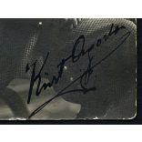 Elegáns bajuszos úr karosszékben, Aradról Nagykárolyba (Erdély) küldve, Kürt Ágoston (?), szignózott, aláírás, helytörténet, monarchia, 1900-as évek, Eredeti képeslap fotó, papírkép.  