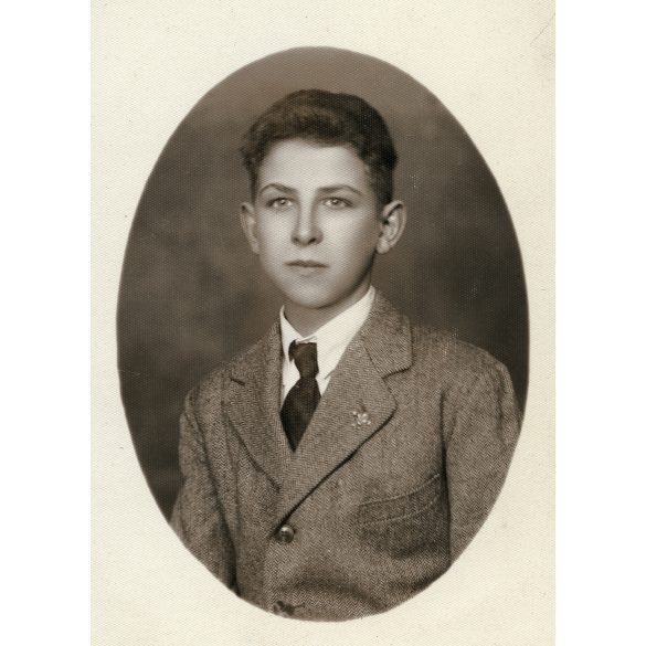 „Sugár” fotószalon, Rákoshegy (Budapest, elegáns fiú portréja, helytörténet, 1936, Horthy-korszak, 1930-as évek, Eredeti fotó, feliratozott papírkép.  