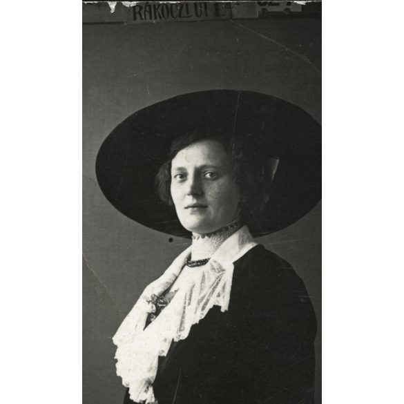 Korai fotó-automatában készült kép, Csöry Piroska dunavecsei tanítónő, Budapest, Rákóczi út, kalap, monarchia, helytörténet, 1910-es évek, Eredeti fotó, feliratozott papírkép.  