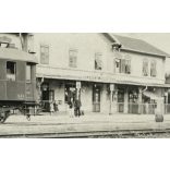 Vasútállomás, személykocsival, Kunszentmiklós-Tass, jármű, közlekedés, vonat, Bács-Kiskun megye, Horthy-korszak, helytörténet, 1932, 1930-as évek, Eredeti fotó, feliratozott papírkép. 