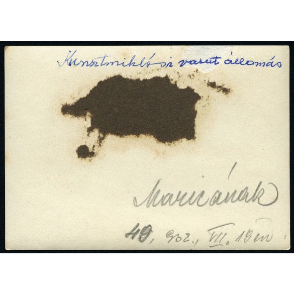 Vasútállomás, személykocsival, Kunszentmiklós-Tass, jármű, közlekedés, vonat, Bács-Kiskun megye, Horthy-korszak, helytörténet, 1932, 1930-as évek, Eredeti fotó, feliratozott papírkép. 