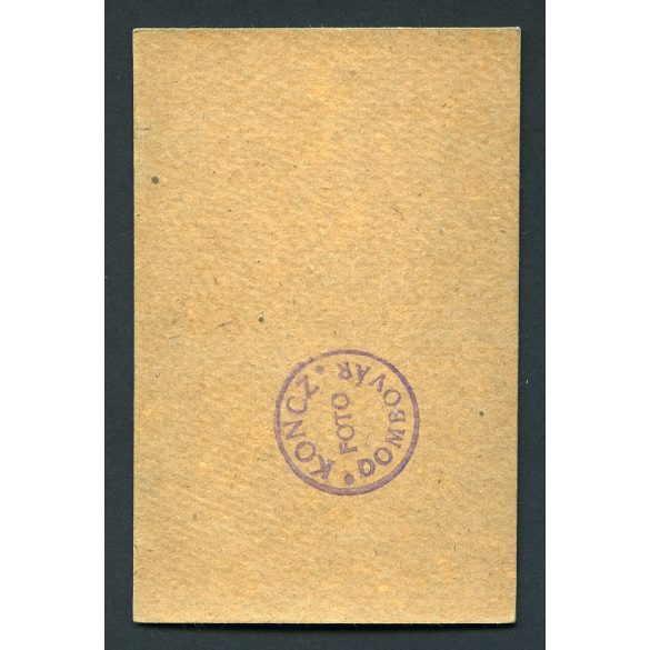 Koncz műterem, Dombóvár, vasutas egyenruhában, MÁV, vonat, közlekedés, Horthy-korszak, helytörténet, Tolna megye, 1920-as évek, Eredeti pecséttel jelzett CDV, vizitkártya fotó.  