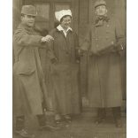 Katonakórházban, magyar katonák ápolónőkkel, egyenruha, kard, 1. világháború, monarchia, 1910-es évek, Eredeti fotó, hátulján feliratozott papírkép.  