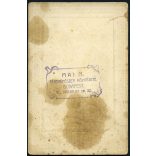 Mai Miksa Fényképészeti Műintézete, Budapest (VI. Aréna út 59.), elegáns kislány babával, karikával, labdával, játék, monarchia, 1900-as évek, Eredeti pecséttel jelzett kabinetfotó.  