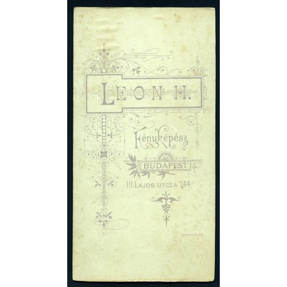 Nagyobb méret, Leon H. műterme, Budapest, elegáns házaspár portréja, bajusz,  monarchia, 1900-as évek, Eredeti kabinetfotó.  méret megközelítőleg (centiméterben): 11.5 x 20.5  Használt! Eredeti nagyít