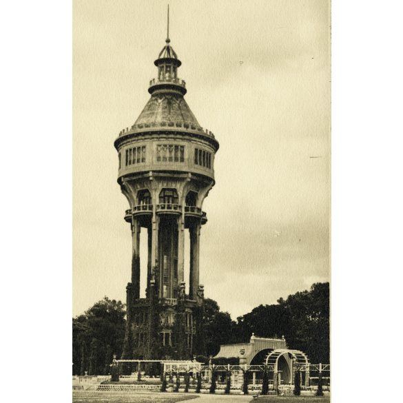 Nagyobb méret, a margitszigeti Víztorony, Budapest, Horthy-korszak, 1930-as évek, Eredeti hátulján feliratozott fotó, papírkép, ajándéknak, dekorációnak is kiváló.  
