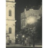 Nagyobb méret, este a Batthyány téren, Budapest, templom, helytörténet, Horthy-korszak, 1930-as évek, Eredeti fotó, papírkép, ajándéknak, dekorációnak is kiváló. Ritka esti felvétel.  