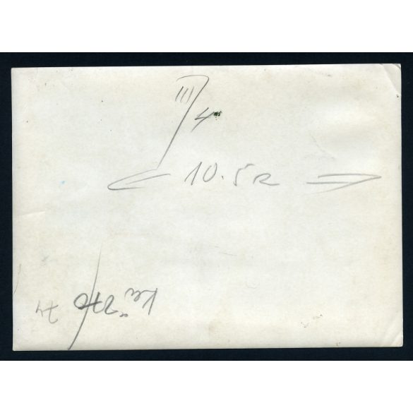 Nagyobb méret, Daimler diplomáciai autó rendőri kísérettel, London, Anglia, talán szovjet zászlóval, talán Hruscsov látogatása, jármű, közlekedés, kommunizmus, 1950-es évek, Eredeti fotó, papírkép fel