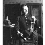 Nagyméretű fotó negatív Budapest, magyar katonatiszt egyenruhában, kard, bajusz, szobabelső, lakásbelső, monarchia, helytörténet, 1900-as évek,  Eredeti nagyméretű fotó negatív!        méret megközelí