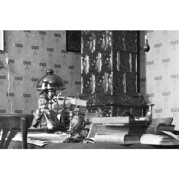 Polgári lakásbelső, Budapest, dolgozószoba, szobor, lámpa, cserépkályha, monarchia, helytörténet, 1900-as évek, Eredeti nagyméretű részletgazdag fotó negatív!    