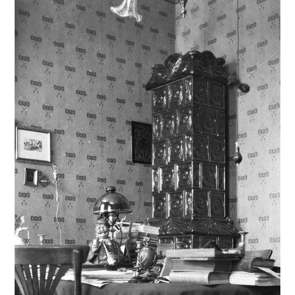 Polgári lakásbelső, Budapest, dolgozószoba, szobor, lámpa, cserépkályha, monarchia, helytörténet, 1900-as évek, Eredeti nagyméretű részletgazdag fotó negatív!    