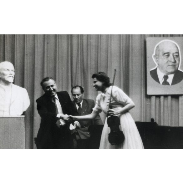 Vermes Mária hegedűművész fellépése, Rákosi fotó, Lenin szobor, kommunizmus, zene, 1950-es évek, Eredeti fotó, papírkép. 