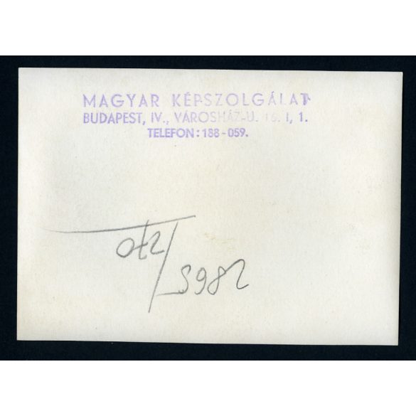 Kendős parasztasszonyok a Népboltban, falu, üzlet, eladó, reklám, kommunizmus,  1950-es évek. Eredeti fotó, Magyar Képszolgálat pecsétjével jelzett papírkép. 