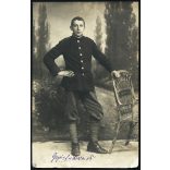 Győrfy Dezső egyenruhában, 1. világháború, katona, festett háttér, monarchia, 1910-es évek, Eredeti fotó, szignózott papírkép.