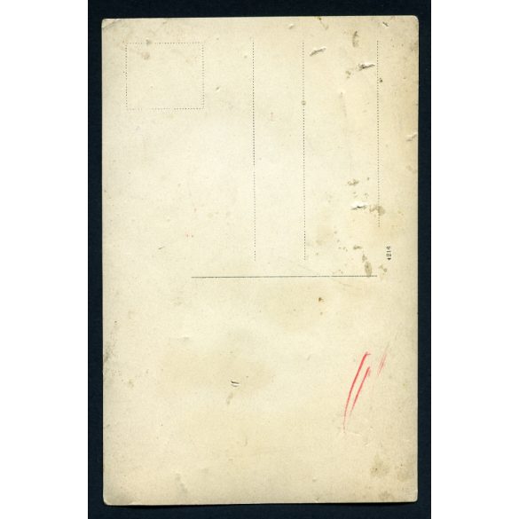 Katonatiszt egyenruhában, cvikker, elegáns nők muffal, szőrmével, kalapban, 1. világháború, katona, monarchia, 1910-es évek, Eredeti fotó, papírkép.  