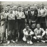 Focicsapat szurkolókkal, sport, labdarúgás, Horthy-korszak, 1920-as évek, Eredeti fotó, papírkép.   