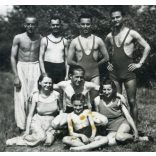 Korabeli fürdőzők, fürdőruha, divat, Horthy-korszak, 1930-as évek, Eredeti fotó, papírkép, hátoldalán ragasztónyom.  