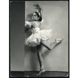 foto-film műterem, Kolozsvár, balettáncos, lány, táncművész, 1958, 1950-es évek, szocializmus, Eredeti jelzett fotó, hibásan nagyított papírkép. 