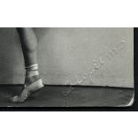 foto-film műterem, Kolozsvár, balettáncos, lány, táncművész, 1958, 1950-es évek, szocializmus, Eredeti jelzett fotó, hibásan nagyított papírkép. 