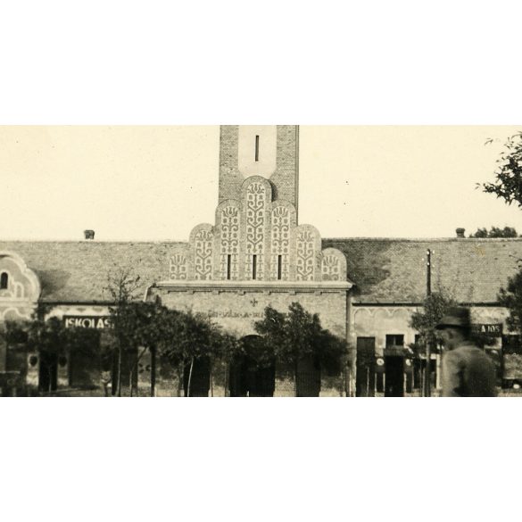 Hősök tere, a Rákosszentmihály-Sashalmi Evangélikus Egyházközség temploma, Budapest, XVI. kerület, üzletek, kirakatok, Horthy-korszak, 1930-as évek, helytörténet, Eredeti fotó, pecséttel jelzett papír