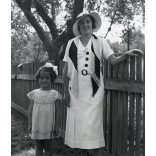 Elegáns nő kalapban, Drégelypalánk, kislány, Nógrád megye, helytörténet, Horthy-korszak, 1934, 1930-as évek, Eredeti jelzetlen fotó, papírkép.  