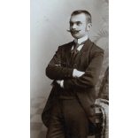 Baker Alajos műterme, Selmecbánya, Felvidék, elegáns úr nyakkendőben, bajusz, portré, monarchia, 1897., 1890-es évek, Eredeti kabinetfotó. 