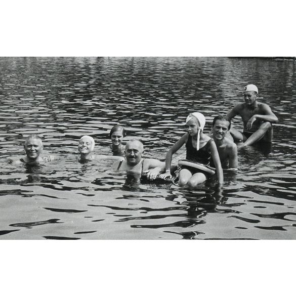Fürdés a tóban, Torda, Erdély, fürdőruha, strand, helytörténet, Horthy-korszak, helytörténet, 1935., 1930-as évek, Eredeti fotó, hátulján feliratozott papírkép. 