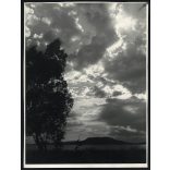 Nagyobb méret, felfők a Balaton felett, Badacsony, tájkép, Horthy-korszak, helytörténet, 1930-as évek, Eredeti jelzetlen fotóművészeti alkotás, papírkép. Ajándéknak, dekorációnak is kiváló!