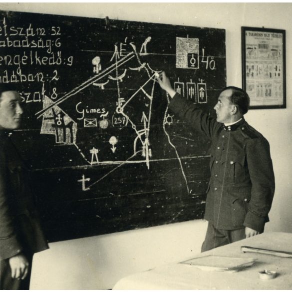 Tartalékos tiszt képző tanfolyam osztályterme, 2. világháború, Gimes, Felvidék, egyenruha, Horthy-korszak, 1940-es évek, Eredeti fotó, papírkép.