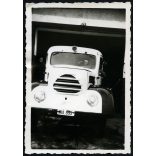 IFA Garant mentőautó mentőssel, Magyarország, egyenruha, jármű, közlekedés, teherautó, kommunizmus, 1950-es évek, Eredeti fotó, papírkép. 