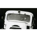 IFA Garant mentőautó mentőssel, Magyarország, egyenruha, jármű, közlekedés, teherautó, kommunizmus, 1950-es évek, Eredeti fotó, papírkép. 