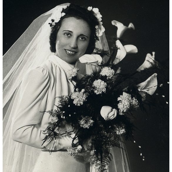 Tóth Margit műterme, Budapest, menyasszony virágcsokorral, virág, esküvő, ünnep, Horthy-korszak, 1930-as évek, Eredeti fotó, papírkép.  
