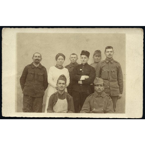 Magyar katonák ápolónővel, egyenruha, katonakórház (?), 1. világháború, monarchia, 1910-es évek, Eredeti fotó, papírkép. 