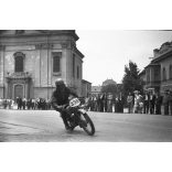 7 darab fotó negatív. Motorverseny, Pápa, jármű, közlekedés, motorkerékpár, sport, városkép, helytörténet, szocializmus, 1958 (?), 1950-es évek, Eredeti fotó negatív.