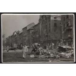   Tankok, romos házak Budapesten az 1956-os forradalom után, Magyarország, Pest, szabadságharc, katonai járművek, utcakép, helytörténet, 1956., 1950-es évek, Eredeti fotó, papírkép.   